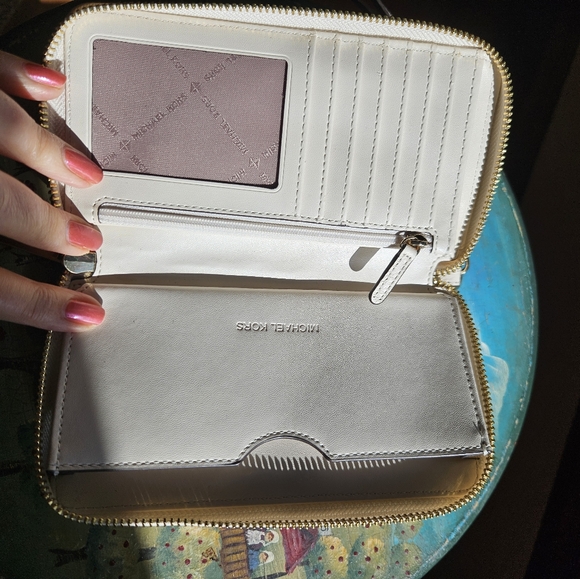 MICHAEL KORS Emilia Large Cream Pebbled Leather Tote Bag & Wallet - Picture 10 of 12